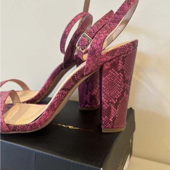 Olivia Jaymes Fuschia Risa Heels - Picture 3 of 4